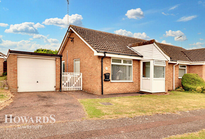 2 Bedroom Semi-Detached Bungalow For Sale In Rosedale Gardens, Carlton Colville, NR33