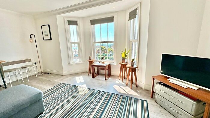 2 Bedroom Flat For Sale In George Street, Old Town, Hastings, TN34