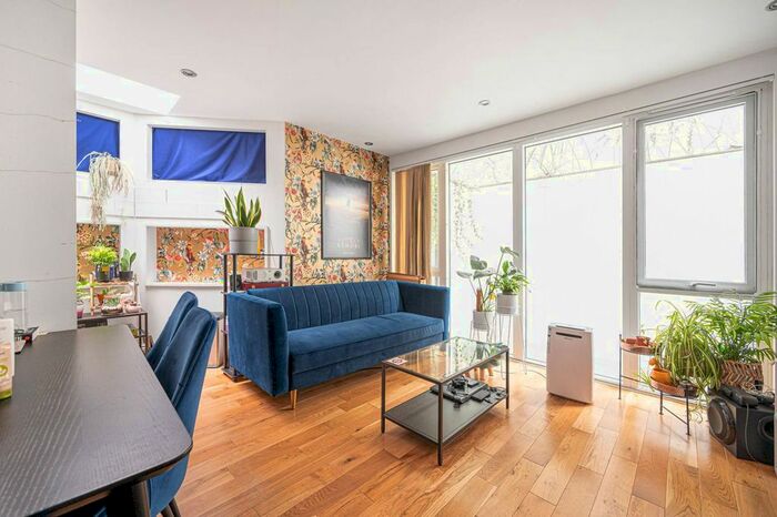 2 Bedroom Flat To Rent In Smyrna Road, West Hampstead, London, NW6