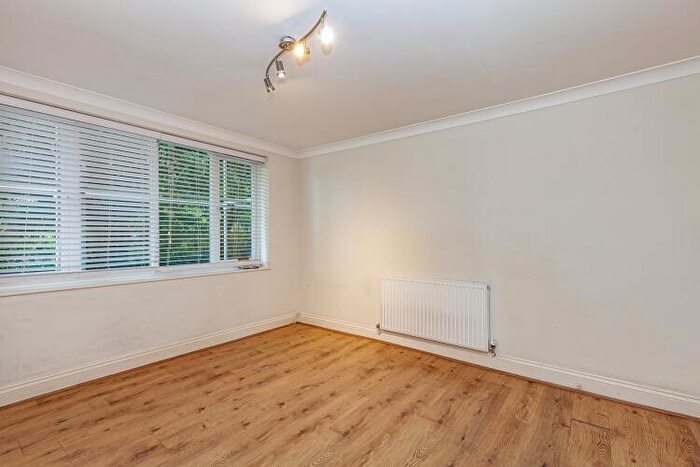 2 Bedroom Apartment To Rent In Silkdale Close, Temple Cowley, OX4