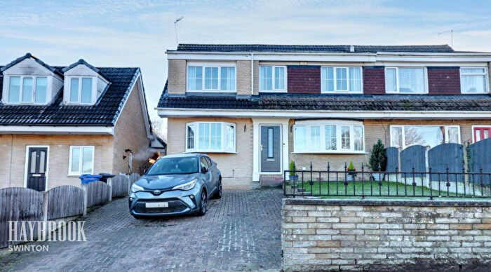 4 Bedroom Semi-Detached House For Sale In Burcroft Hill, Doncaster, DN12