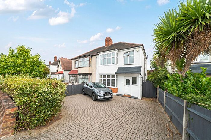 3 Bedroom Semi-Detached House For Sale In Burnt Ash Lane, Bromley, BR1
