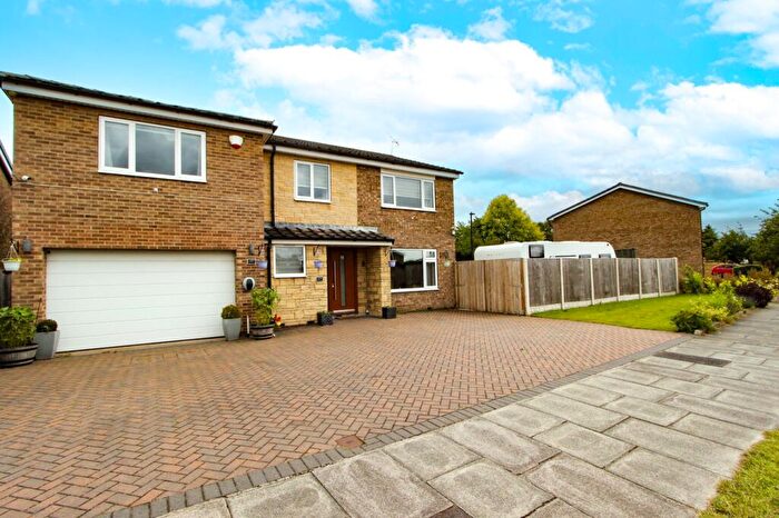 6 Bedroom Detached House For Sale In Stoops Lane, Bessacarr, Doncaster, DN4