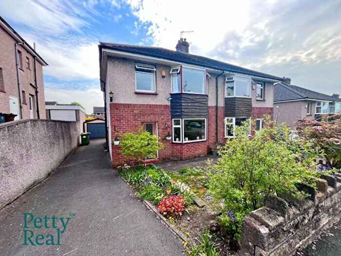 3 Bedroom Semi-Detached House For Sale In Reedley Road, Brierfield, BB9