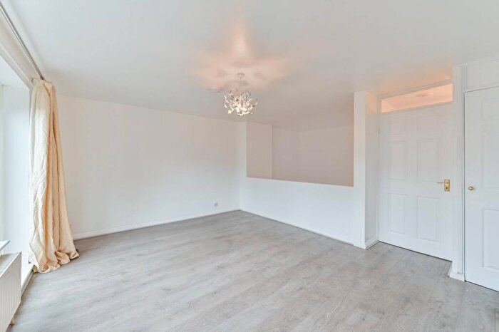3 Bedroom House To Rent In Ewart Road, Forest Hill, London, SE23