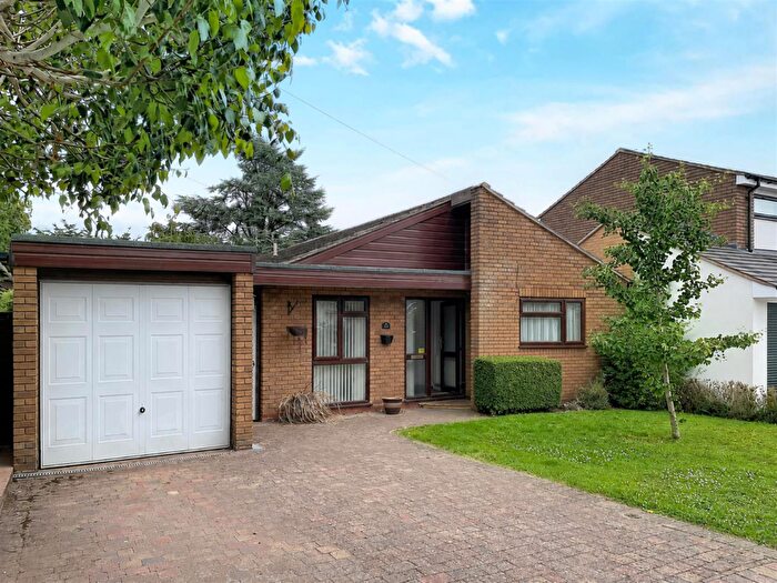 3 Bedroom Detached Bungalow For Sale In De Montfort Road, Kenilworth, CV8
