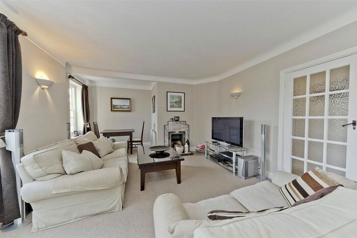 2 Bedroom Flat To Rent In Egerton Court, Paradise Road, Richmond, Surrey, TW9
