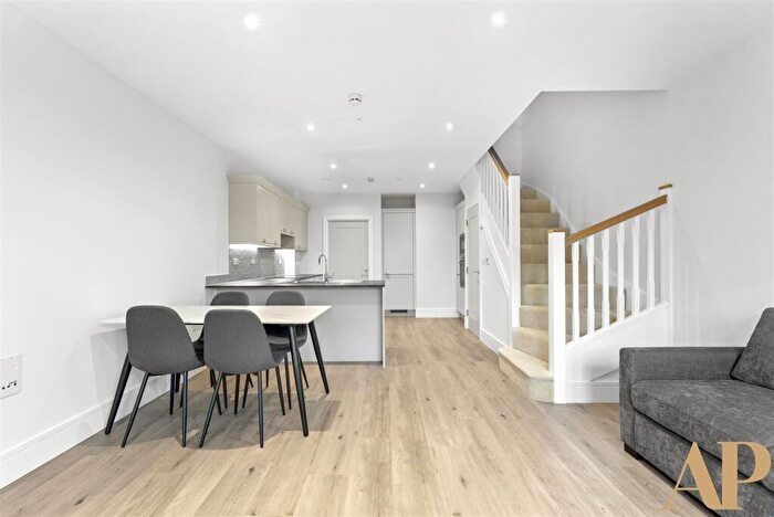 4 Bedroom Town House To Rent In Lanesborough Street, Reading, RG2