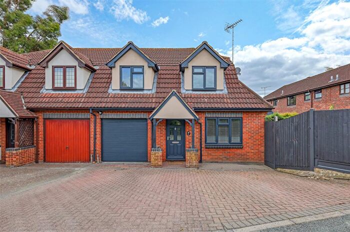 3 Bedroom Semi-Detached House For Sale In West Park Avenue, Billericay, Essex, CM12