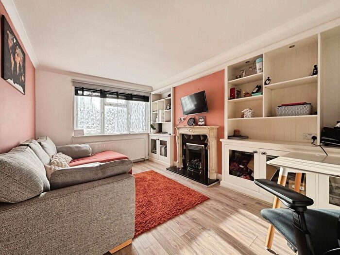 2 Bedroom Apartment For Sale In Tollgate Road, London, E16