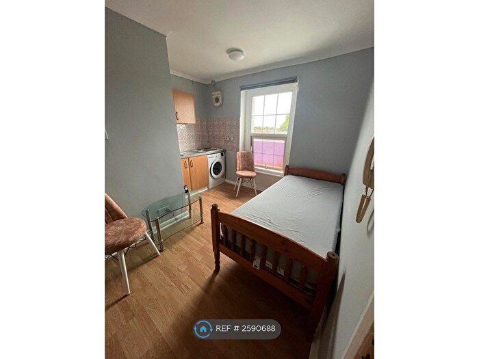 Studio To Rent In Kingsland High Street, London, E8