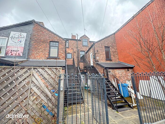 2 Bedroom Flat To Rent In Cross Street, Sale, M33