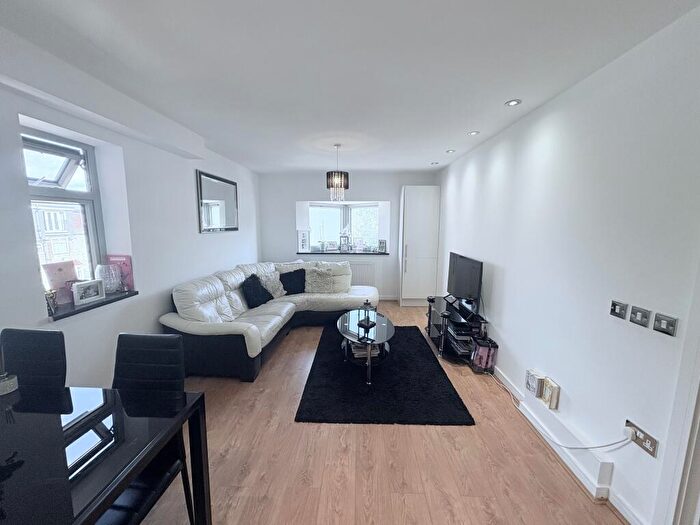 1 Bedroom Flat For Sale In Larkshall Road, London, E4