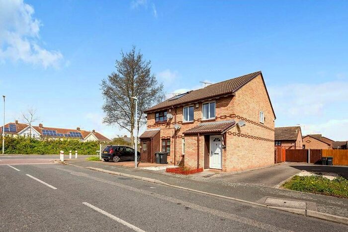 2 Bedroom Maisonette To Rent In Damigos Road, Gravesend, Kent, DA12