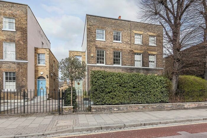 4 Bedroom Semi-Detached House To Rent In Greenwich High Road, London, SE10