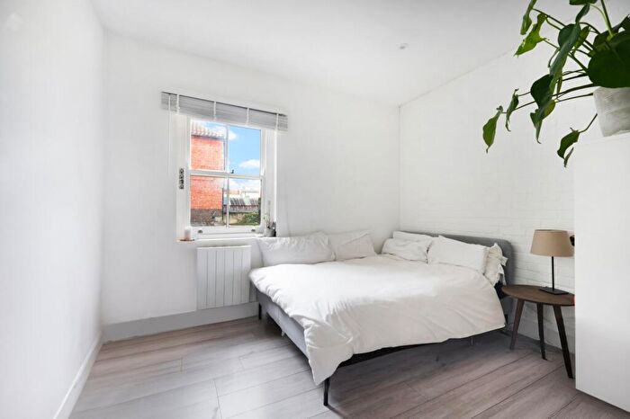 2 Bedroom Flat To Rent In Brick Lane, Liverpool Street, E1