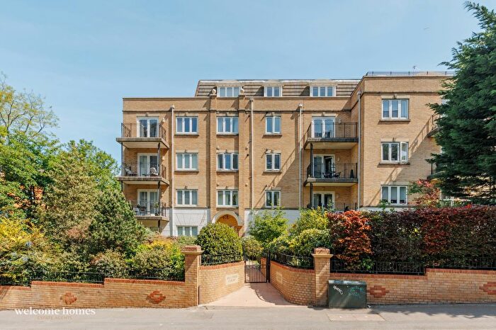 2 Bedroom Flat For Sale In St. Peters Road, Melford Court, BH1