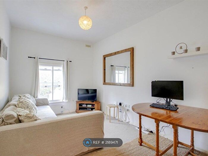 2 Bedroom Flat To Rent In Hamlet House, London, SE23