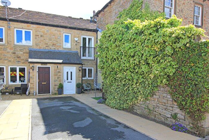 3 Bedroom Town House For Sale In St Robert Court, Gargrave, Skipton, BD23