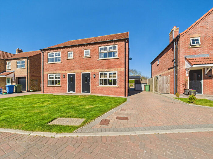 3 Bedroom Semi-Detached House For Sale In Ferryman Close, Hull, HU7