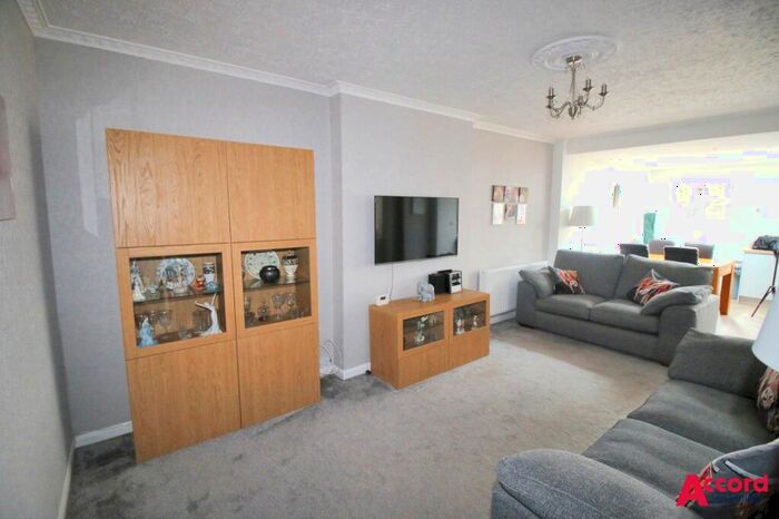 2 Bedroom Semi-Detached Bungalow To Rent In Playfield Avenue, Romford, RM5