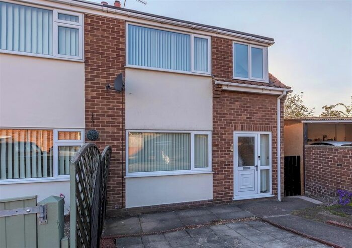 3 Bedroom Semi-Detached House To Rent In St. Peters Crescent, Norton, Malton YO17