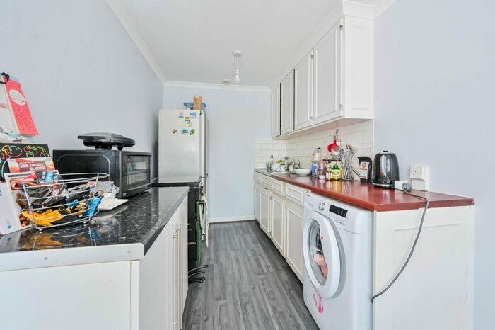2 Bedroom Maisonette To Rent In Albany Road, Elephant And Castle, London, SE5