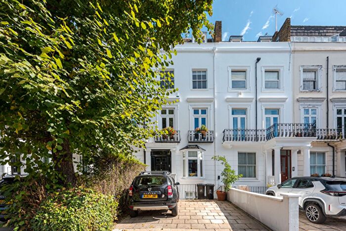 3 Bedroom Flat To Rent In Earls Court Road, Kensington, W8