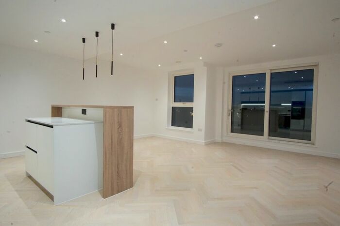 3 Bedroom Flat To Rent In Glenthorne Road, London, W6