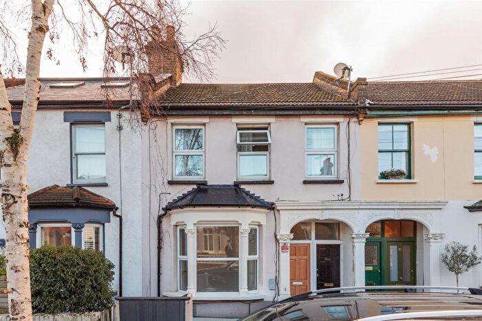 2 Bedroom Maisonette For Sale In Hatherley Road, Walthamstow, E17