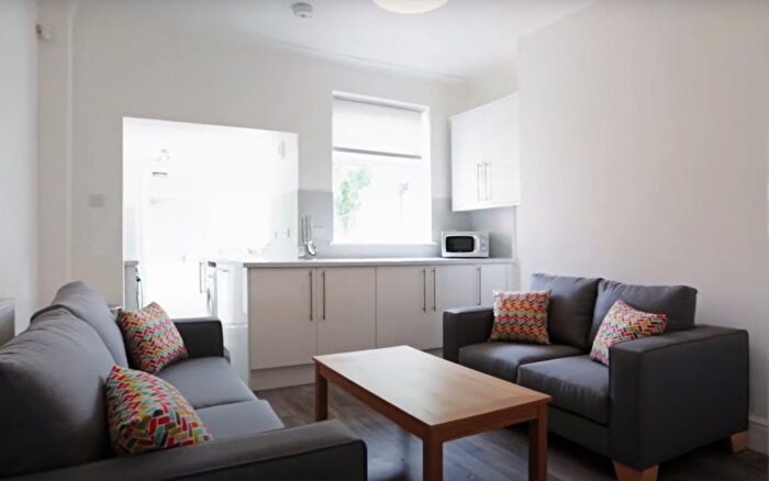 5 Bedroom Terraced House To Rent In Thyra Grove, Beeston, Nottingham, NG9