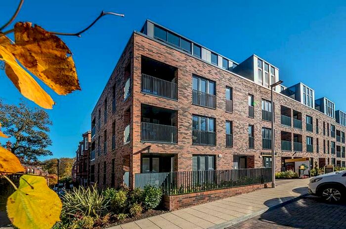 2 Bedroom Flat To Rent In Mansionhouse Court, Glasgow, G41