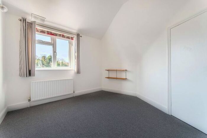 2 Bedroom Flat To Rent In Palace Road, Tulse Hill, London, SW2