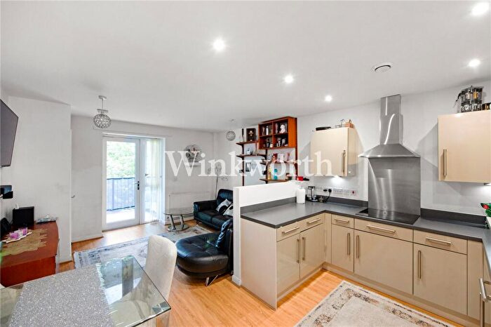 1 Bedroom Apartment For Sale In High Road, London, N17