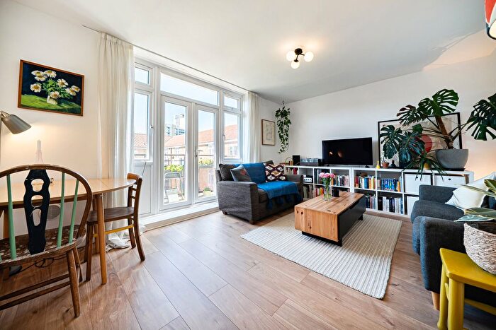 2 Bedroom Flat For Sale In Brixton Road, London, SW9