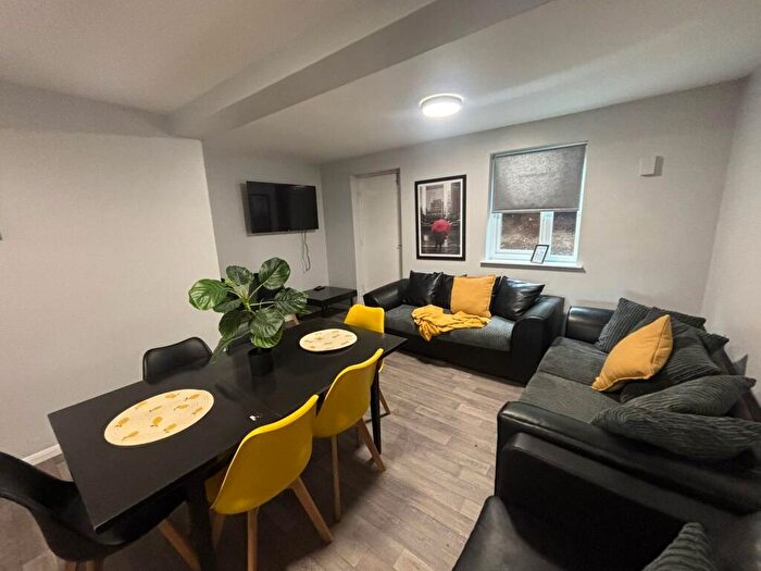 8 Bedroom Flat To Rent In Albert Square, Lenton, Nottingham, NG7