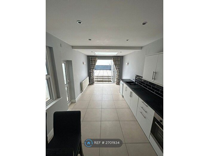 3 Bedroom Terraced House To Rent In Vivian Road, Swansea, SA2