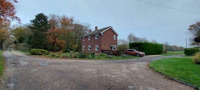 3 Bedroom Detached House To Rent In Great Sir Hughes, Great Baddow, CM2