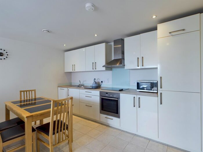 2 Bedroom Flat To Rent In Freedom Quay, Wellington Street West, HU1