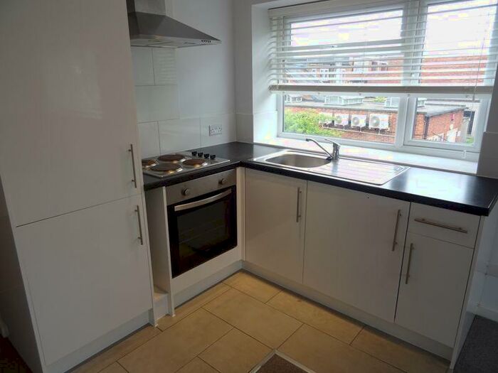 1 Bedroom Flat To Rent In Apartment, Broadway, Didcot, OX11