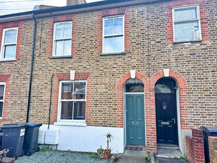 1 Bedroom Flat To Rent In Richmond Grove, Surbiton, KT5