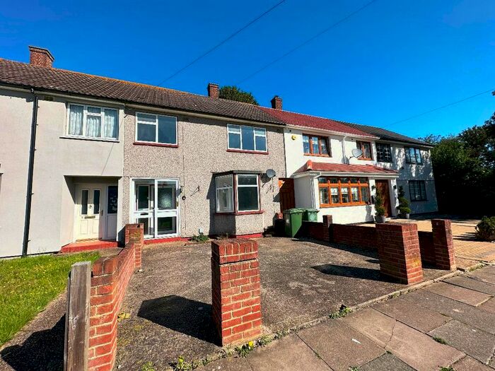 3 Bedroom Terraced House To Rent In Amersham Road, Romford, RM3