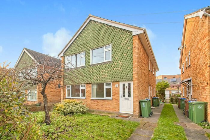 2 Bedroom Flat To Rent In Pinnacle Hill, Bexleyheath, Kent, DA7