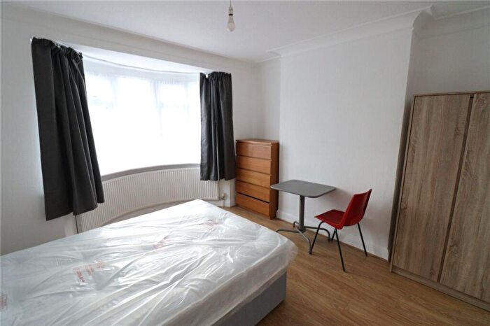 Garage / Parking To Rent In Briarwood Close, Kingsbury, NW9