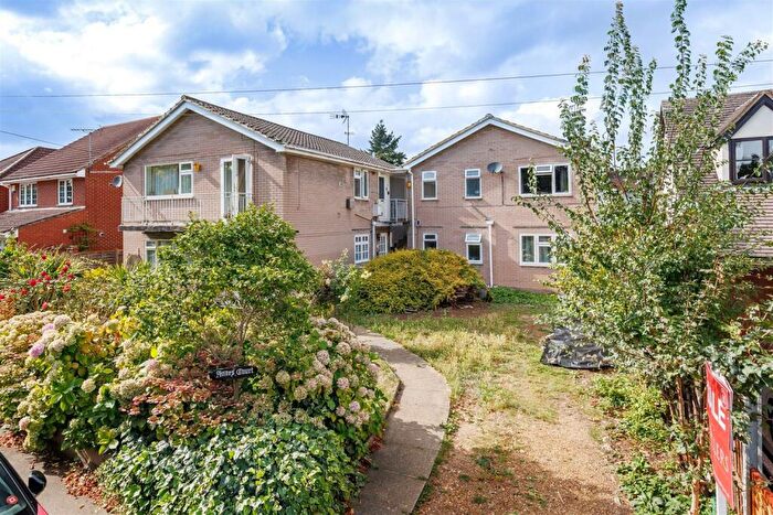 2 Bedroom Flat For Sale In Annes Court, Hemnall Street, Epping, CM16