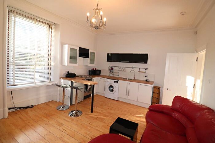 2 Bedroom Flat To Rent In Esslemont Avenue, Basement Right, AB25