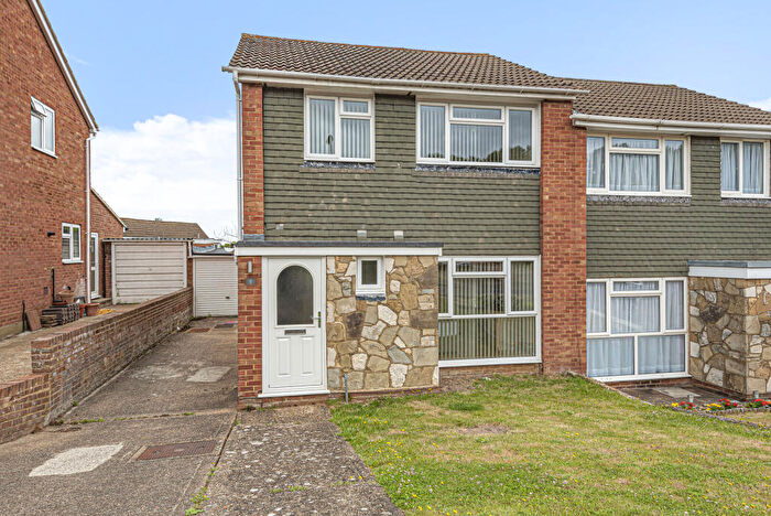 4 Bedroom Semi Detached House To Rent In Oakfields, Guildford, GU3