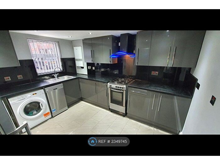 3 Bedroom Maisonette To Rent In Leavesden Road, Watford, WD24