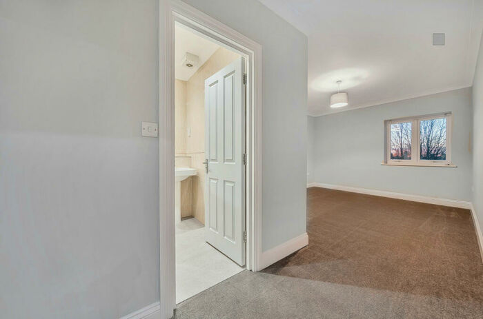 2 Bedroom Apartment To Rent In Page Heath Lane, Bromley, Kent, BR1