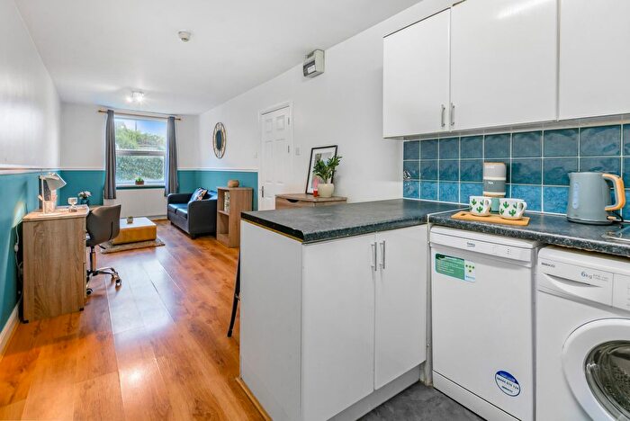 1 Bedroom Flat To Rent In Victoria Terrace, Leeds, LS3